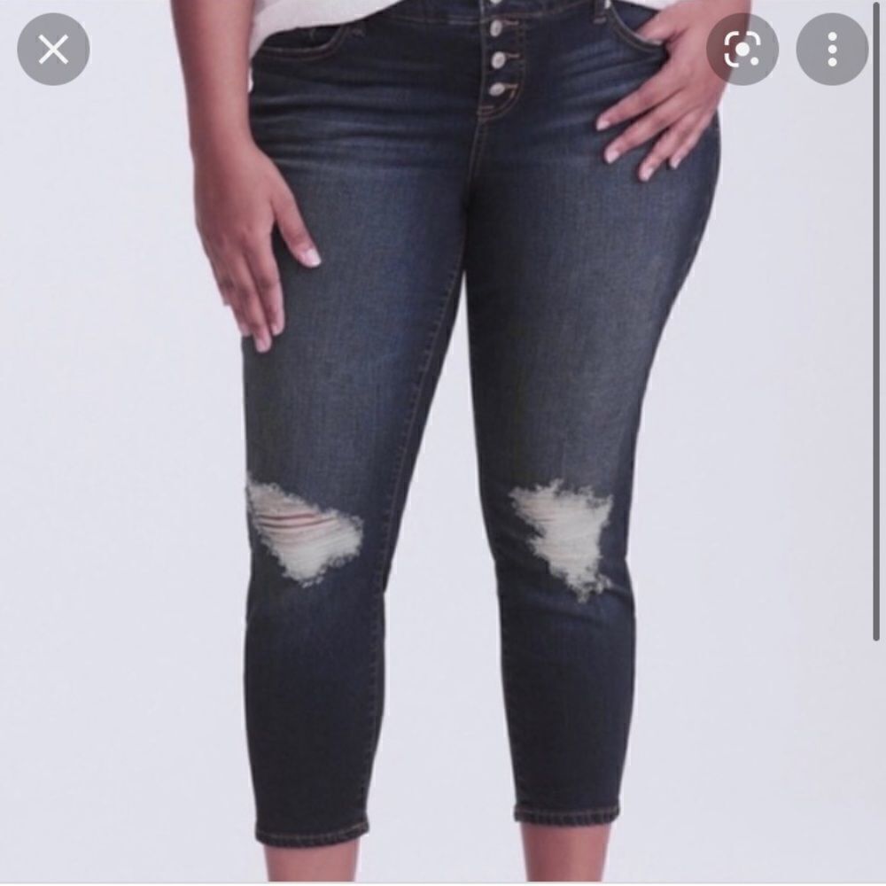 EXCELLENT DISTRESSED CONDITION WOMEN’S SIZE 18 TORRID BUTTONFLY HI-WAIST JEANS